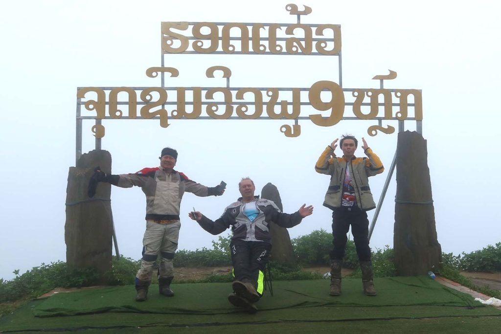 Lets ride Laos 23 - Phou Phil Viewpoint