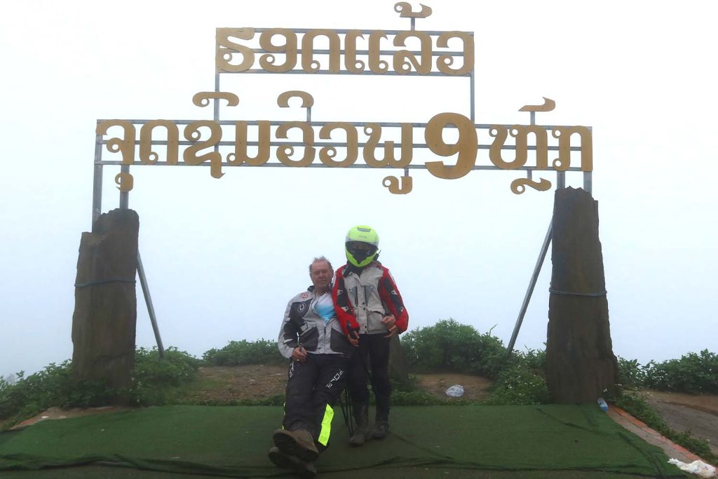 Lets ride Laos 24 - Phou Phil Viewpoint