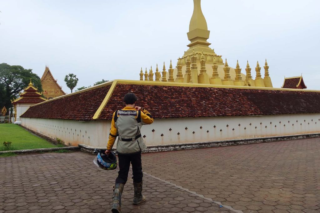 Lets ride Laos 29 - Vientiane Temple